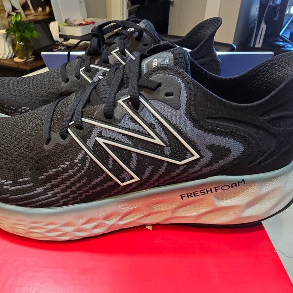 New Balance Fresh Foam 1080B11 Men's Running Shoe BLACK SIZE 10 NEW - Picture 1 of 11